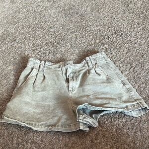 American Eagle High rise mom short